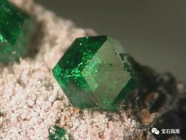 【石榴石】【碧玺】【托帕石】【坦桑石】【摩根石】【红色绿柱石】