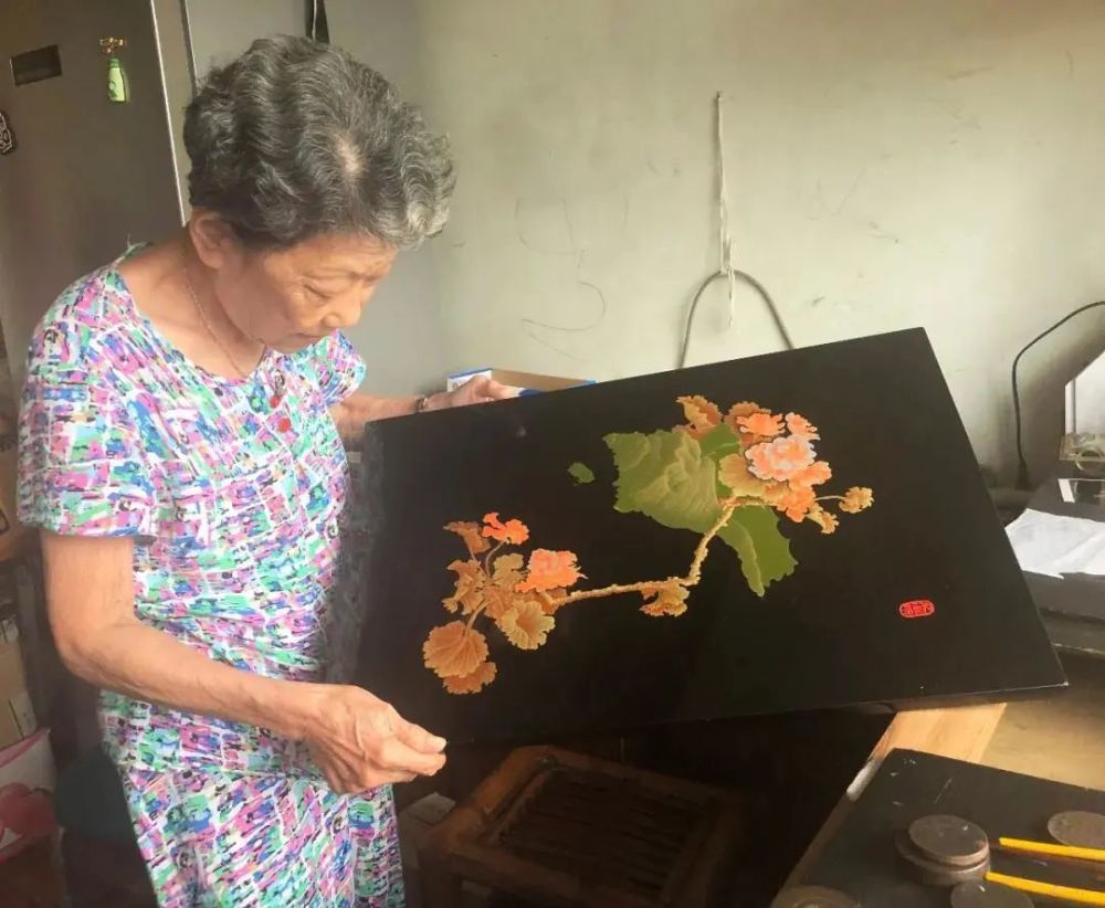 中国工艺美术|福建省工艺美术大师吴守端｜无勾勒晕金技法 谱写漆艺界新晨曲