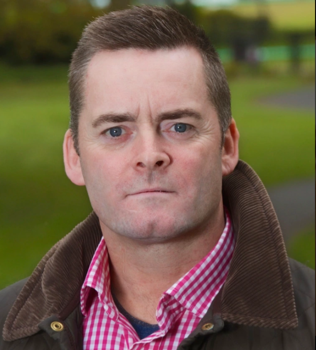 詹姆斯之父拉尔夫·巴尔杰有报道称,维纳布尔斯可以用纳税人的钱做