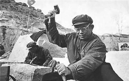 人民英雄纪念碑|94吨的人民英雄纪念碑碑心石，从青岛到北京，67年前是怎么运的