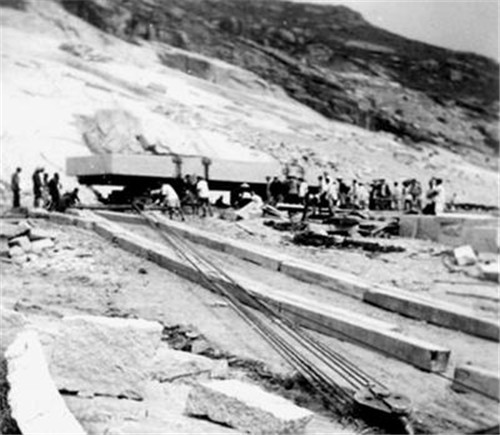 人民英雄纪念碑|94吨的人民英雄纪念碑碑心石，从青岛到北京，67年前是怎么运的