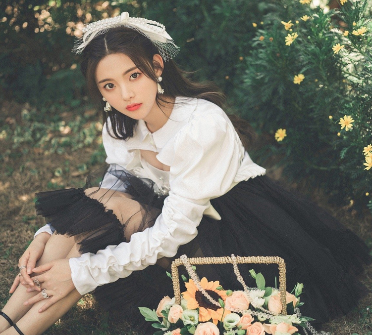 杨超越|杨超越又一档新综艺官宣，六位明星搭档合作，嘉宾阵容太强大了！