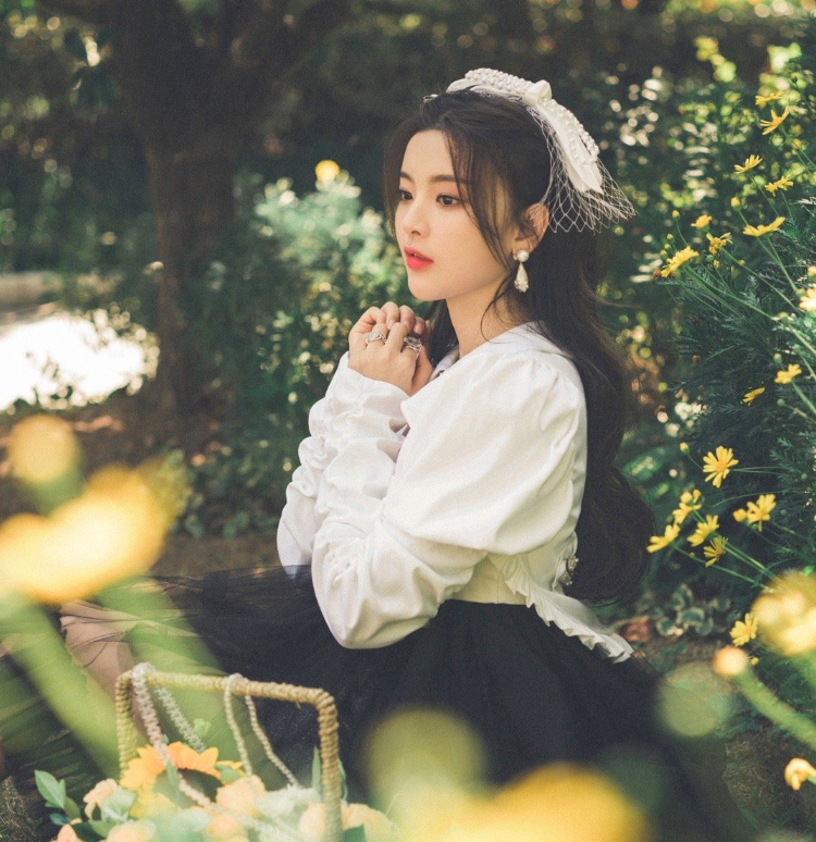 杨超越|杨超越又一档新综艺官宣，六位明星搭档合作，嘉宾阵容太强大了！