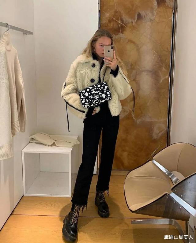 "阔腿裤"失宠了,今年流行"直筒裤 马丁靴",洋气显瘦显腿长