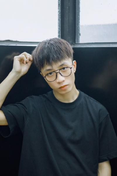 中国新说唱|中国新说唱决赛落幕，李佳隆夺冠却备受质疑：只会唱情歌和电音？