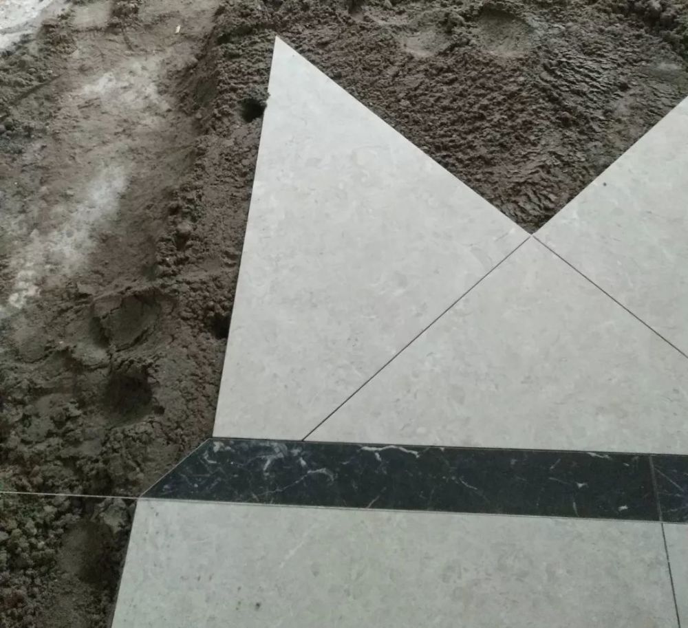 师傅含泪总结市面常见4种瓷砖铺贴方式,别让瓷砖毁了你的家!