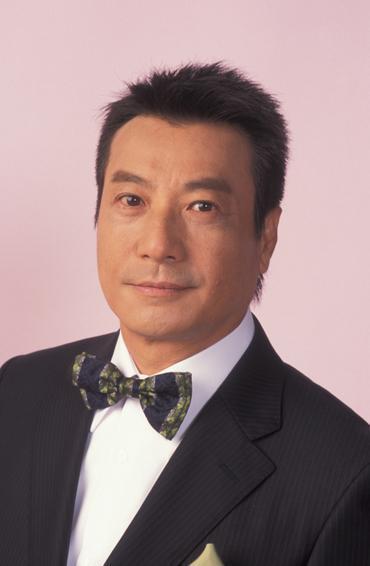 石修一家人聚餐画面温馨,和妻子结婚51年,感情实在太