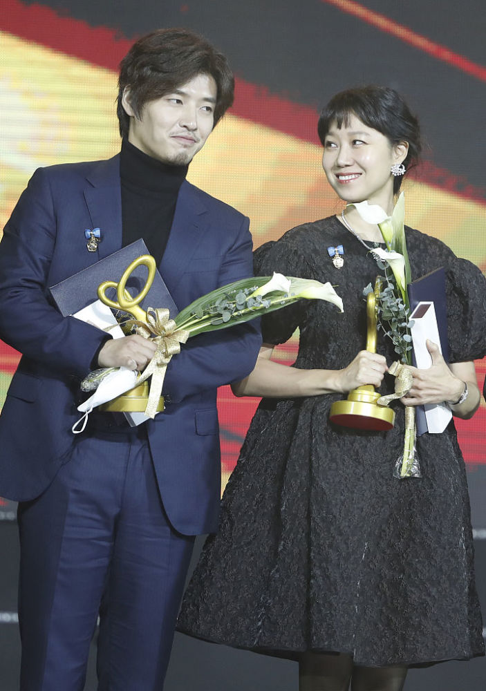 韩国大众文化艺术奖玄彬灿笑比心孔孝真姜河那cp感满满