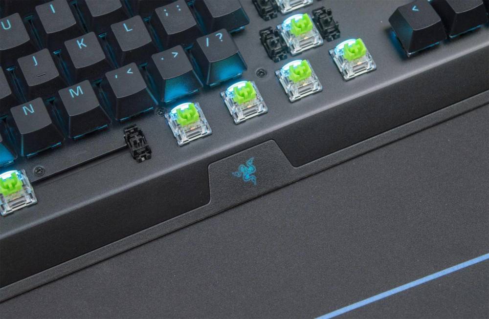 以灯之名传奇再续雷蛇黑寡妇v3绿轴版开箱