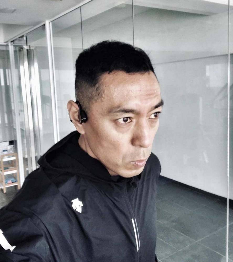 两人曾经合作过《澳门风云》,加上周润发在香港电影业的位置,姜皓文称