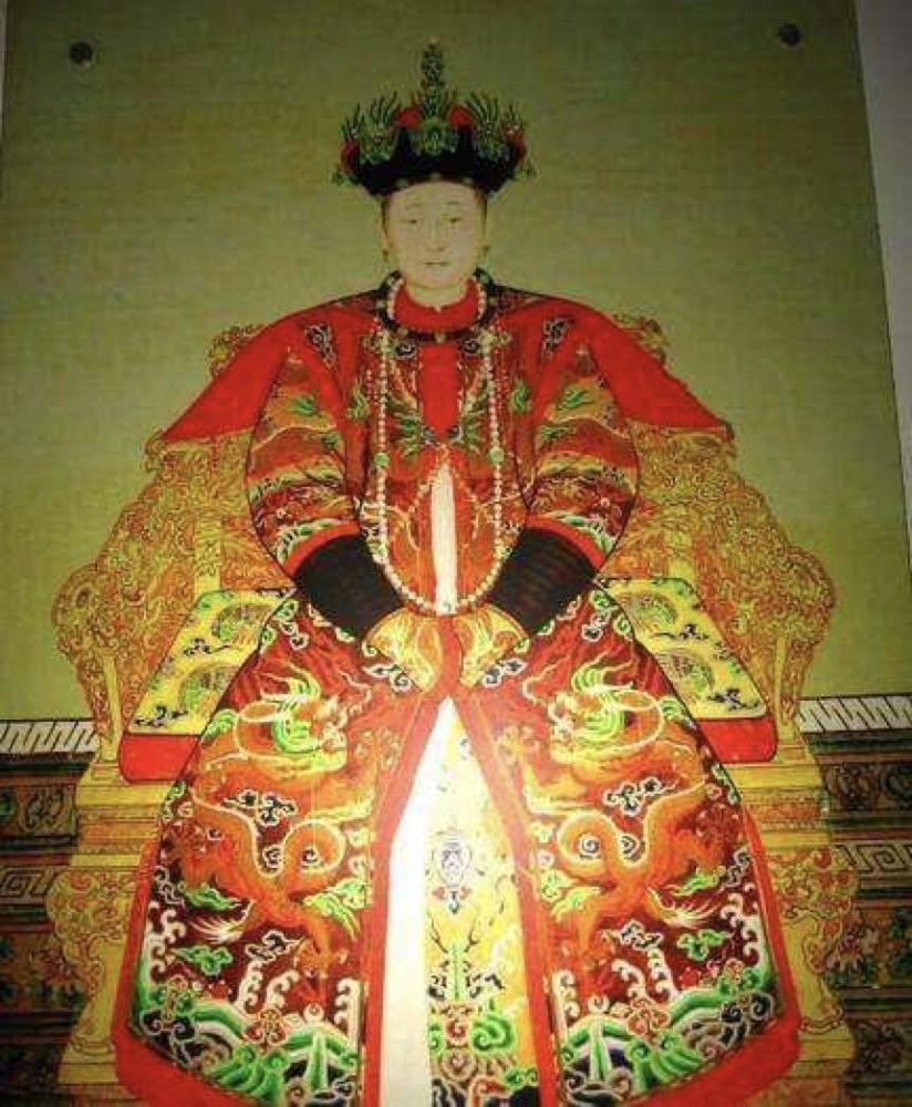 海蘭珠畫像1641年,皇太極親征松山和錦州,正值兩軍對壘關鍵時刻,在接