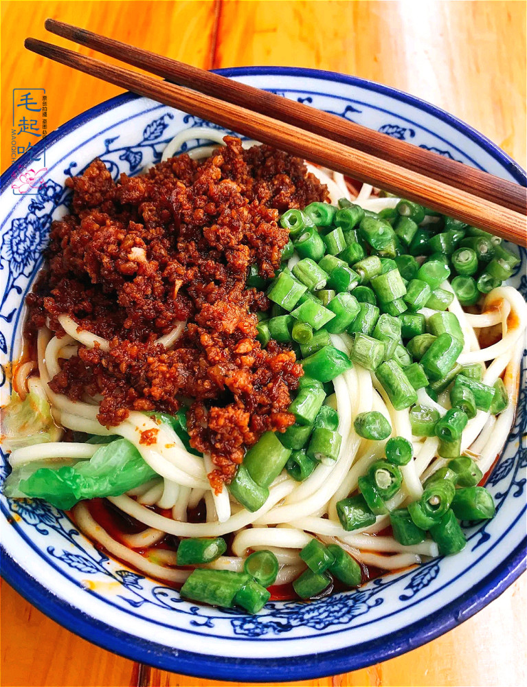 只卖两个小时成都成华区最港的面馆每天都爆满名不虚传