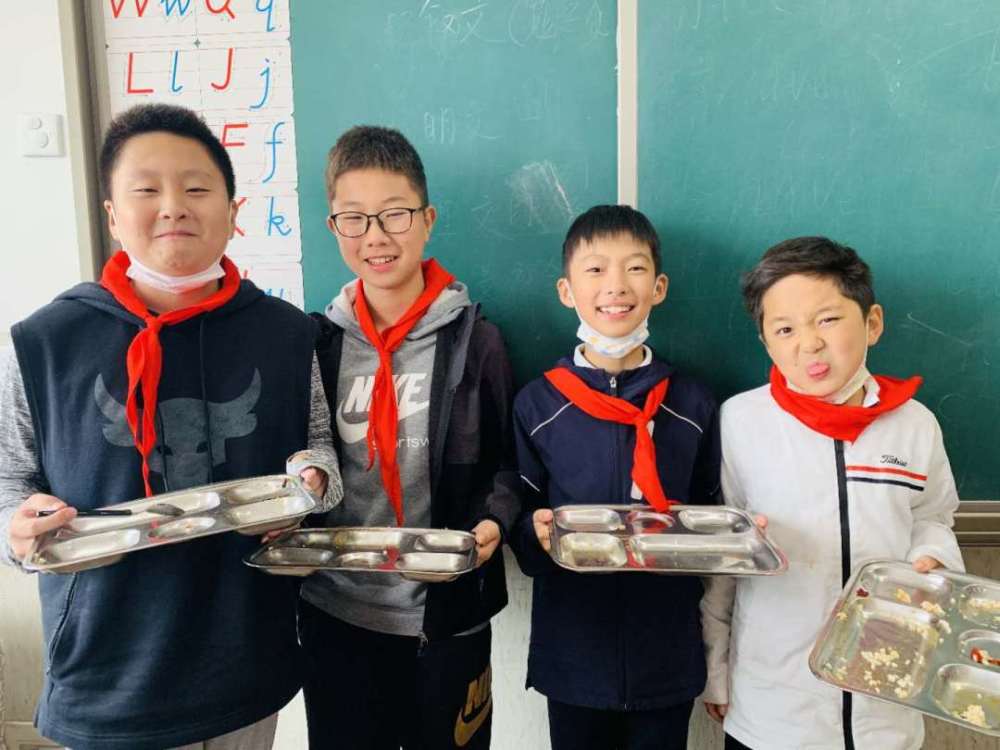 今天你光盘了吗?青岛市实验小学六四中队人人争做光盘侠