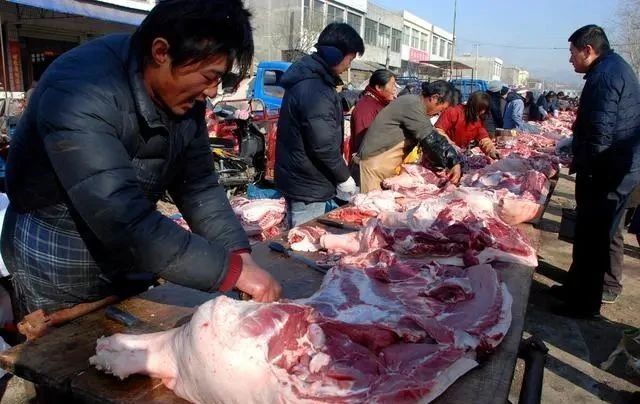 农村集市猪肉卖多少割多少老板最后是怎么全卖完的有啥技巧呢