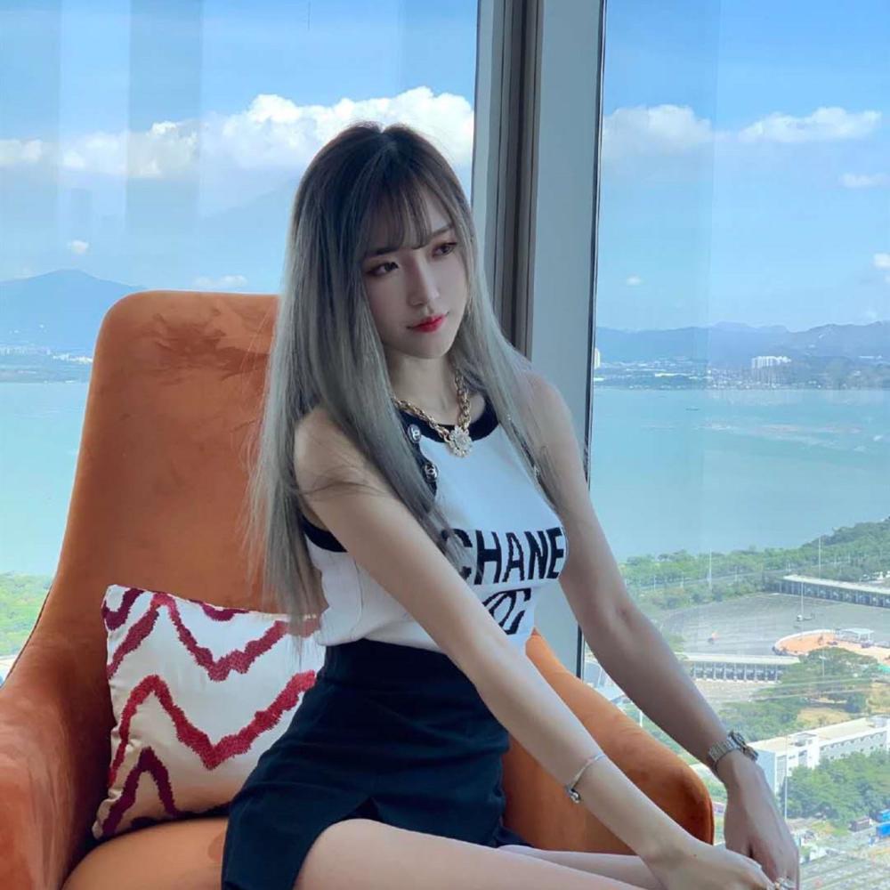 腐团儿晒名媛照一个动作网友争相效仿看到俯视图爱了