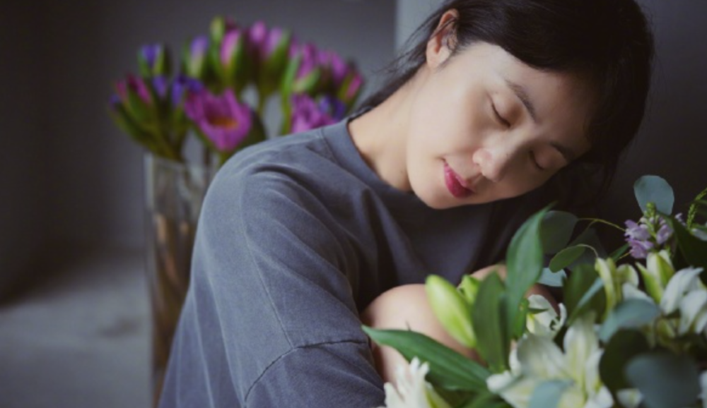 黄磊|孙莉深夜上线发文“我必须撒把狗粮”，看到黄磊宠妻做法，感动哭了