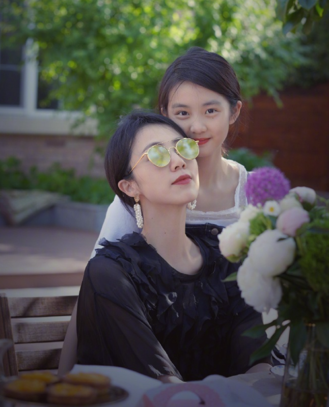 黄磊|孙莉深夜上线发文“我必须撒把狗粮”，看到黄磊宠妻做法，感动哭了