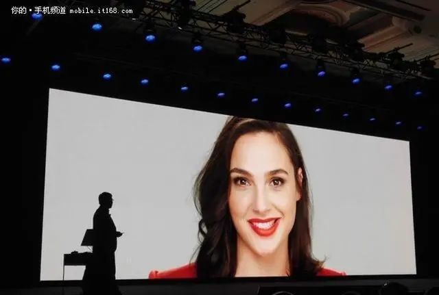 "天使脸庞,魔鬼身材"的她拿下了华为海外代言人的身份?