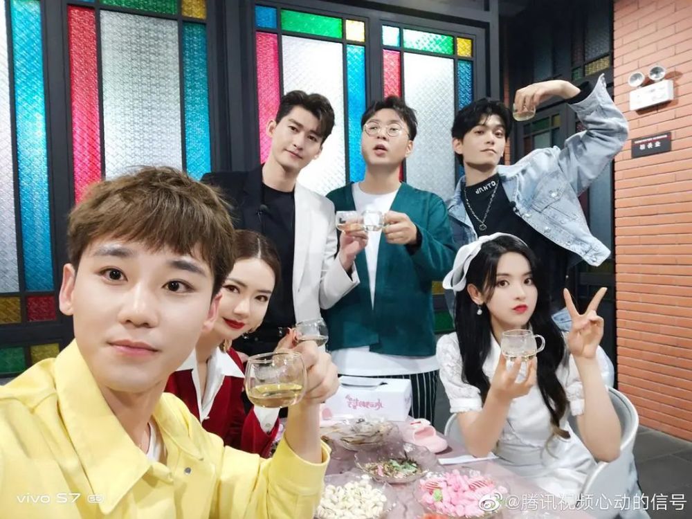 杨超越|杨超越人气全靠综艺，拍5部剧都没水花，同期的吴宣仪却不担心