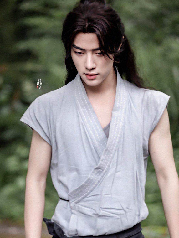 肖战|肖战《斗罗大陆》预告来袭，话题登海外热搜榜，热度直超《有翡》