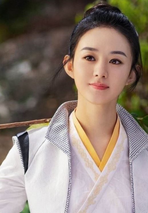 肖战|肖战《斗罗大陆》预告来袭，话题登海外热搜榜，热度直超《有翡》