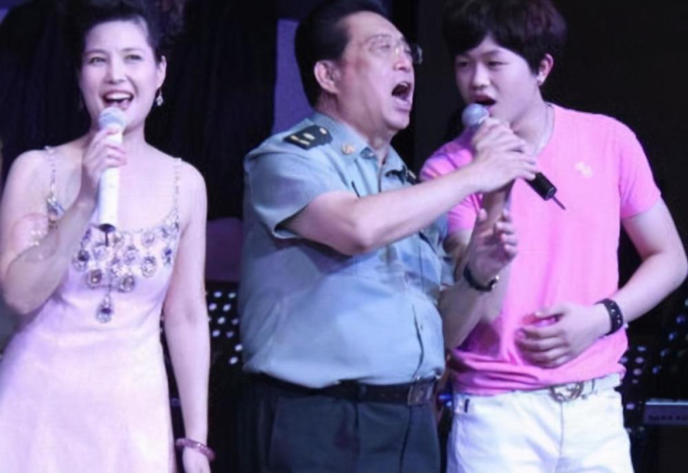 郭麒麟|郭德纲挫折式教育出优秀的郭麒麟，李双江溺爱李天一成坑爹代言人