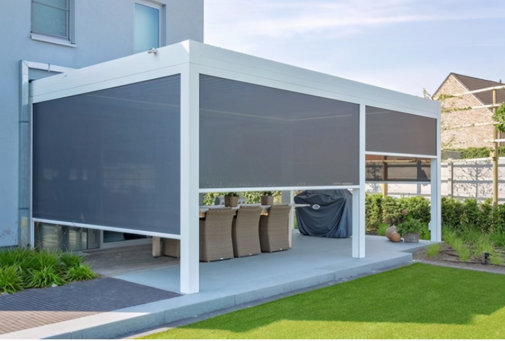 露台遮阳棚也需有所讲究自动开关更方便一年四季都能用得上