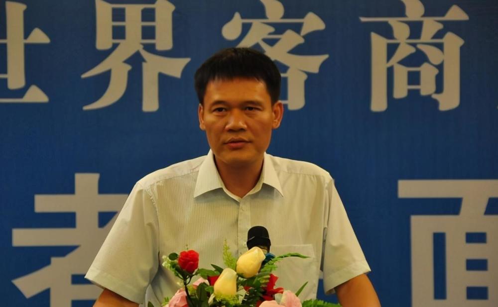 梅州市委宣传部原部长周章新落马!受贿金额上千万,2个铁壶价值36万