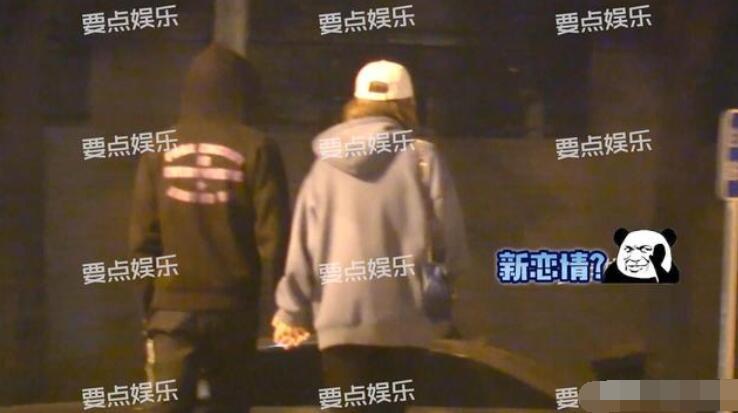 张一山|两月换三个女友？张一山分手后新恋情曝光，与神秘美女十指紧扣