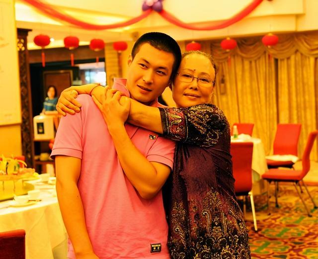 后来,斯琴高娃又遇到了自己的第二任丈夫敖醒晨,但是两人也未能长久