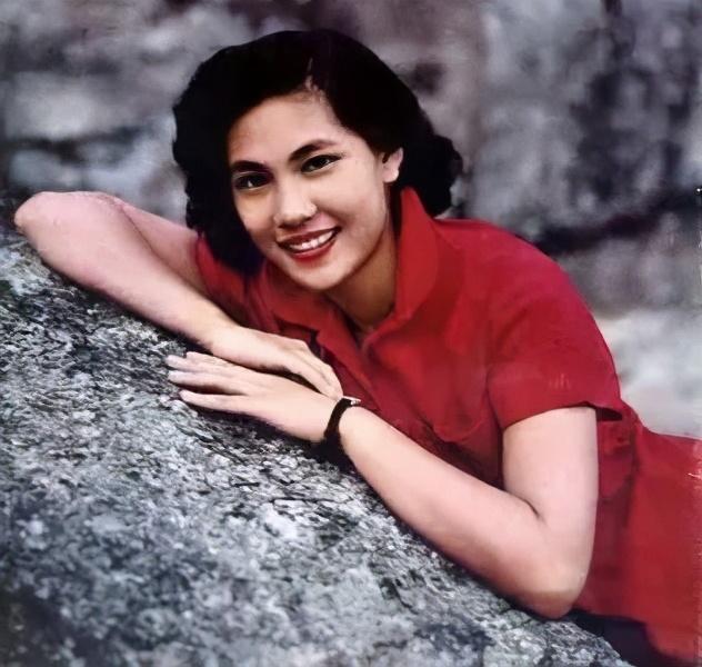 曾江的妹妹曾懿,艺名林翠1954年,刚满18岁的林翠参