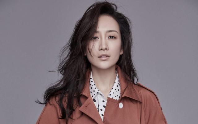 王鸥|杨幂抱完赵薇，王鸥也晒出与赵薇拥抱照，被指“学人精”