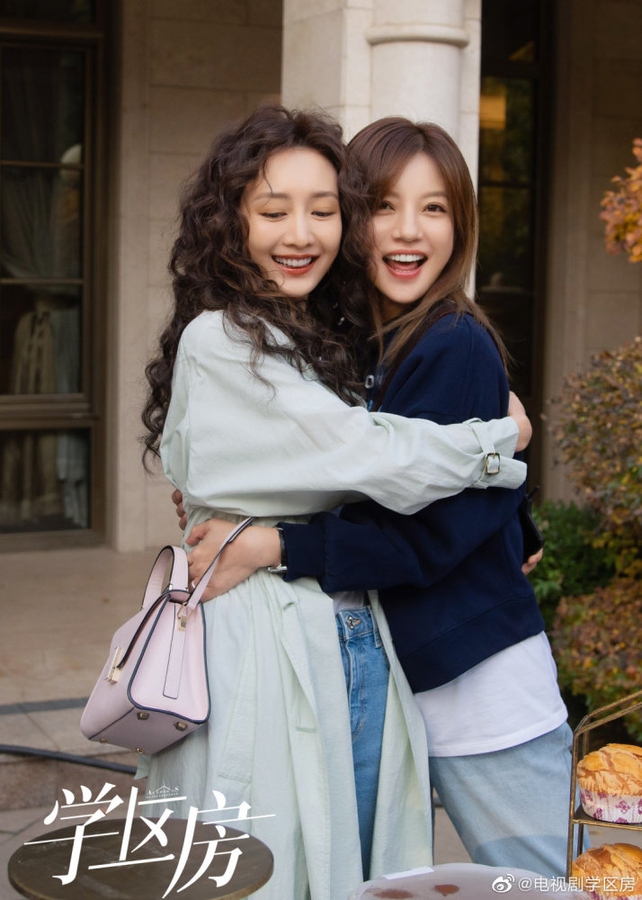 王鸥|杨幂抱完赵薇，王鸥也晒出与赵薇拥抱照，被指“学人精”