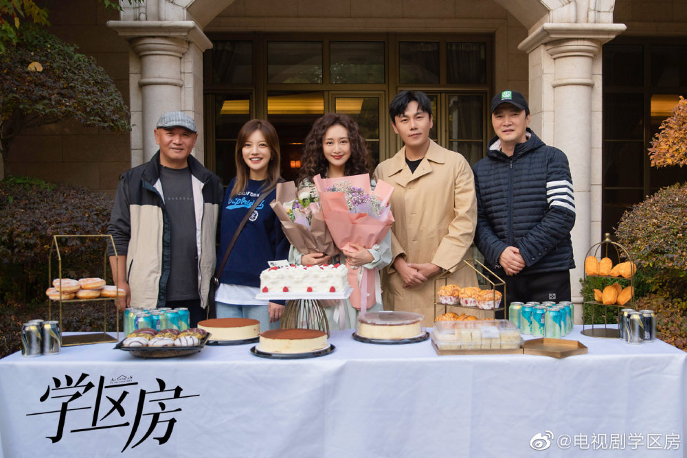 王鸥|杨幂抱完赵薇，王鸥也晒出与赵薇拥抱照，被指“学人精”