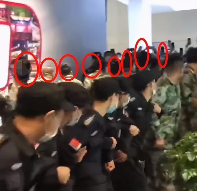 马天宇|马天宇获30多名保安手拉手保护，行走其中疑默许，现场并无粉丝