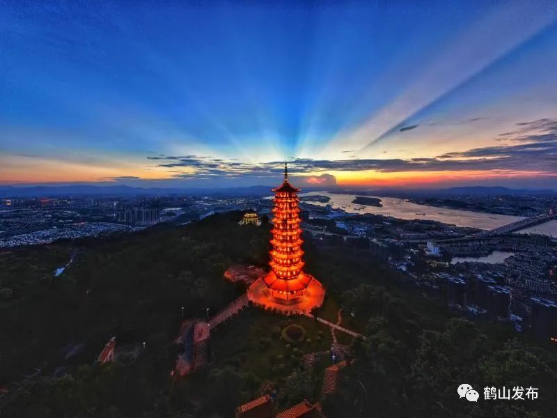 夜间的精彩鹤山模样,多姿多彩鹤山夜经济潮玩潮购新地标新商圈鹤山的