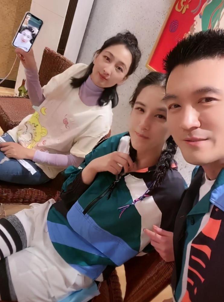 散打哥半夜给黄圣依打电话惹杨子不满反呛杨子配不上黄圣依