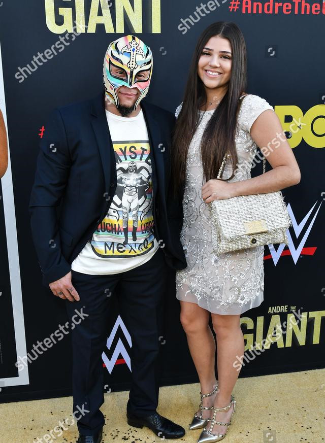 wwe贝基林奇网上晒孕肚神秘人雷尔谈如今与女儿的关系