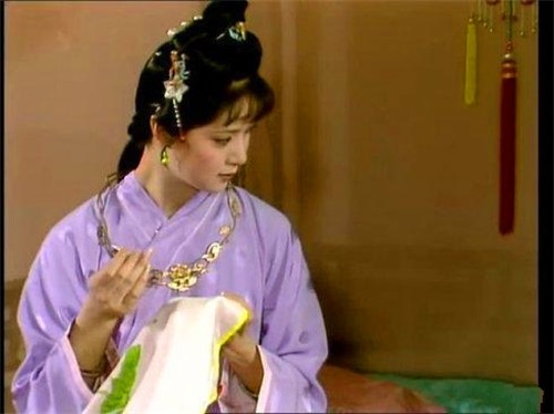 薛宝钗|给宝玉做过针线活的四个女孩，四种心态！