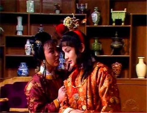 薛宝钗|给宝玉做过针线活的四个女孩，四种心态！