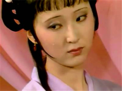 薛宝钗|给宝玉做过针线活的四个女孩，四种心态！