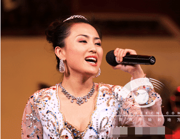 本山带上春晚的徒弟,2005年的央视春晚,赵本山和范伟合作小品《功夫》