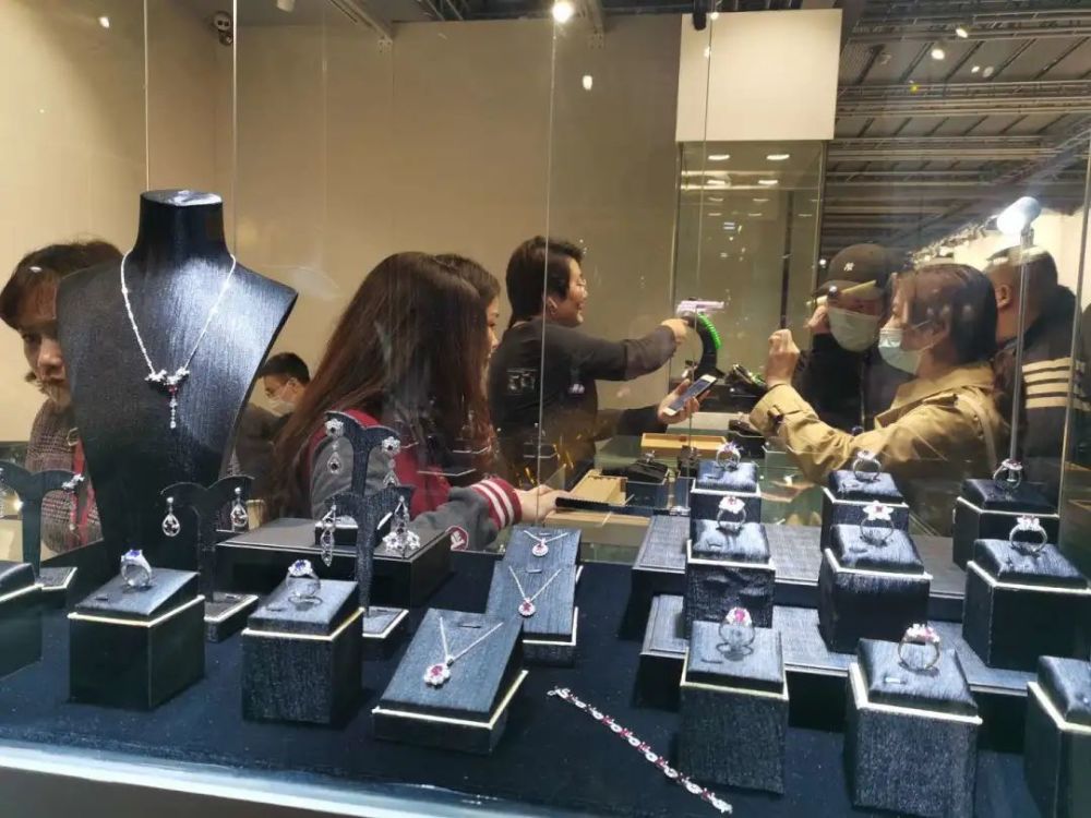 古董|2020年嘉德典亚开幕：会友人、谈艺术，再做单生意