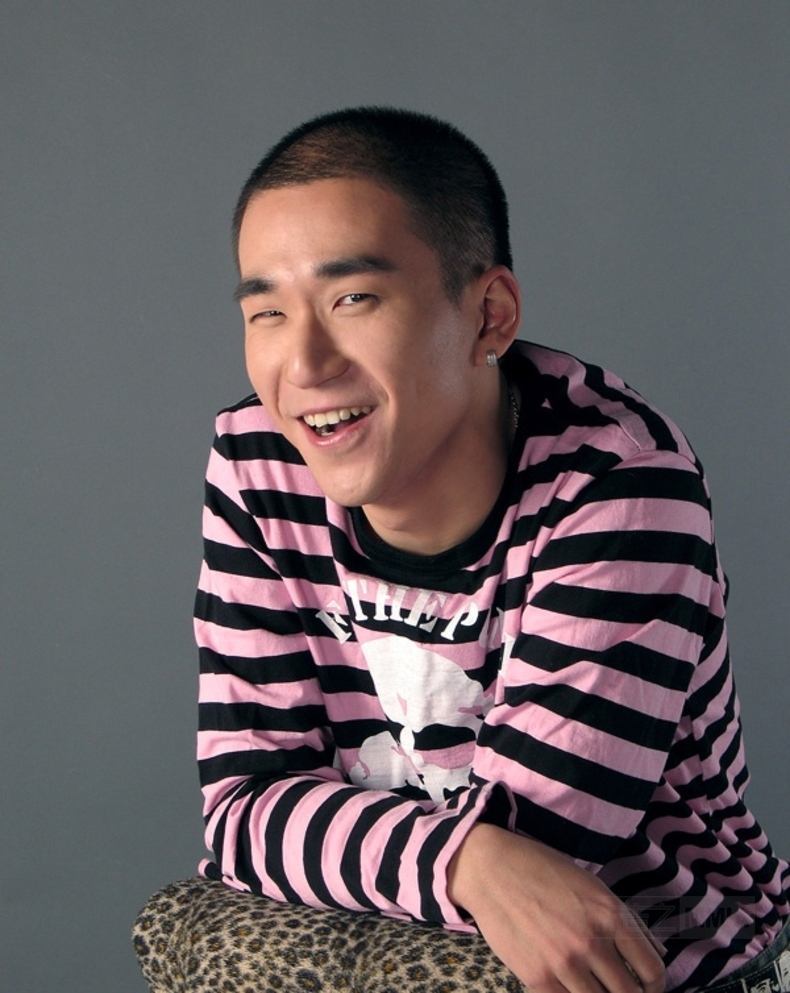 张默打女友被开除认为惩罚太过分张国立应为儿子现状买单