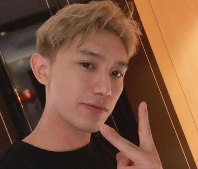 正直博又来蹭热度直言小团团18级就认识她她还是自己的粉丝