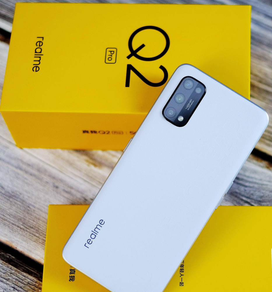 只有旗舰才能拥有素皮真我q2pro带来越级轻奢体验