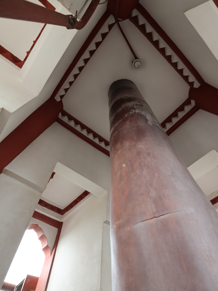 塔心柱本次保养维护工程主要对破损的楼地面,栏杆,瓦面,脊兽,油漆等