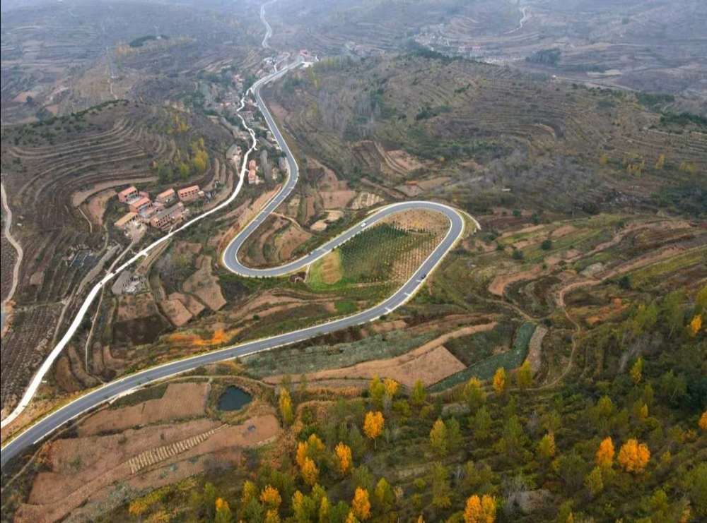 中国最美旅游公路添新宠山西黄河长城太行1号旅游公路秋色更佳