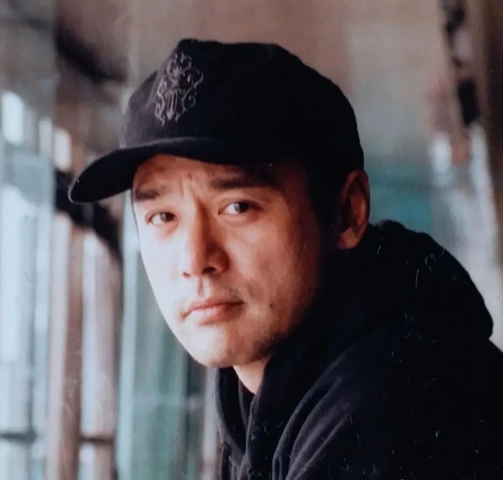 他错过邓丽君,被前妻"搞"破产,女友生子17年后才结婚,​傻吗?_腾讯