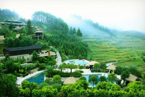 温泉,瀑布在贺州随处可见,而且贺州的空气质量优良,有粤港澳后花园之